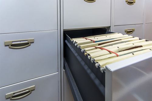 Foto: Akten in einem Aktenschrank